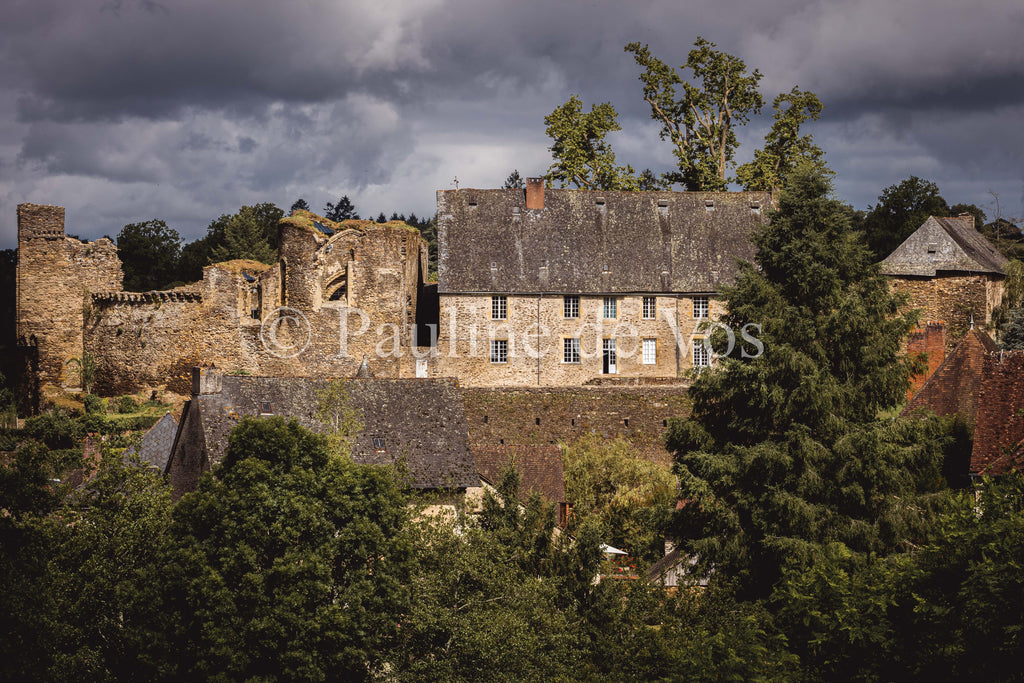Château de Ségur pendant l'orage